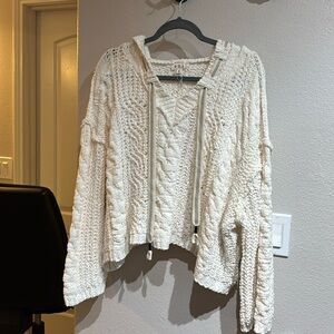 Woman’s size S ivory/cream sweater
Oversized